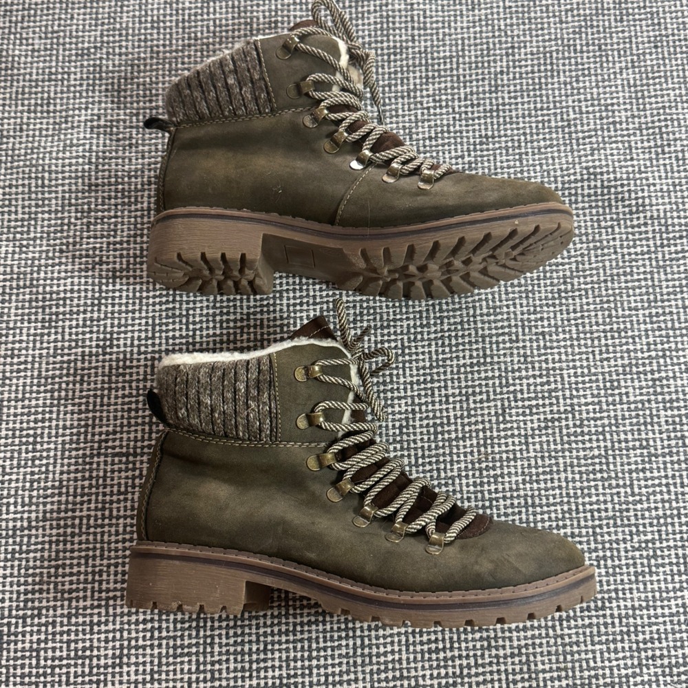 Target Women Olive Green Faux Fur Lined Knit Collar Hiker Boots Size 8.5